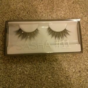 Huda Beauty Sasha #11 lashes